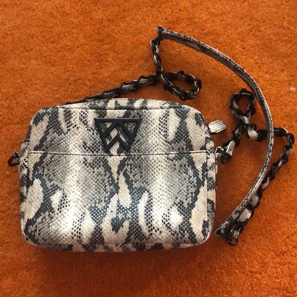 Kelly Wynne crossbody